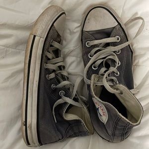 VINTAGE Dark blue Vintage American flag Converse women’s size 7 (fits like an 8)